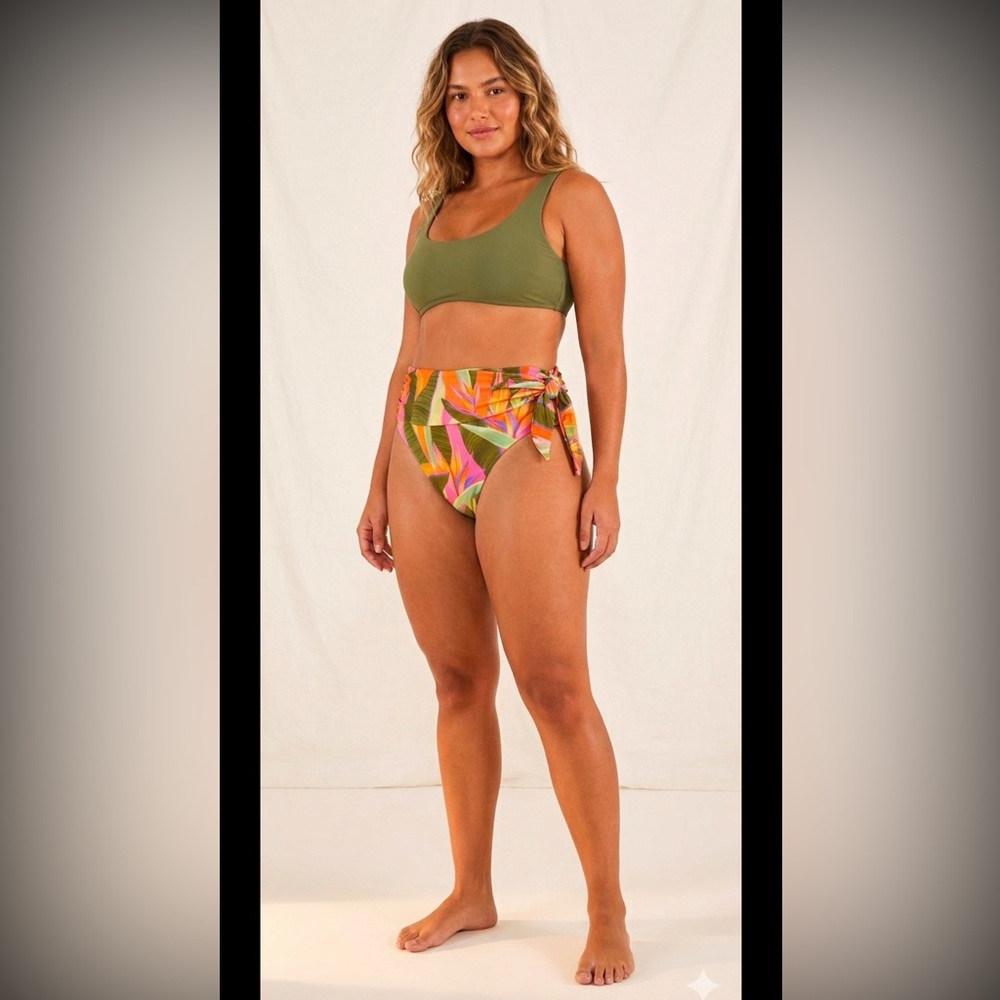 NWT Farm Rio Tropical Foliage High Cut High‎ Waist Bikini Bottoms. Size Large.